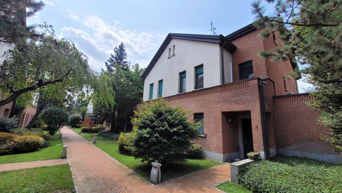 Villa affitto 4+4 Arese (MI)