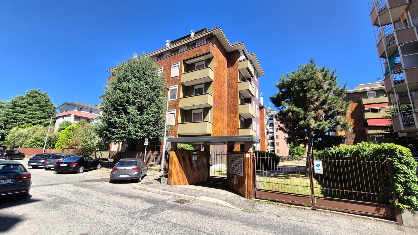 Appartamento affitto 4+4 Rho (MI)