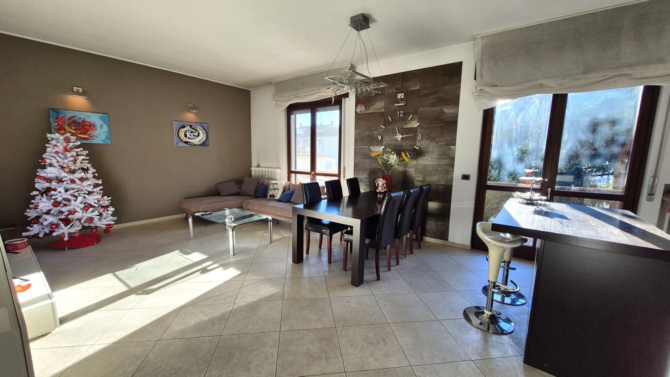 Appartamento affitto 4+4 Rho (MI)